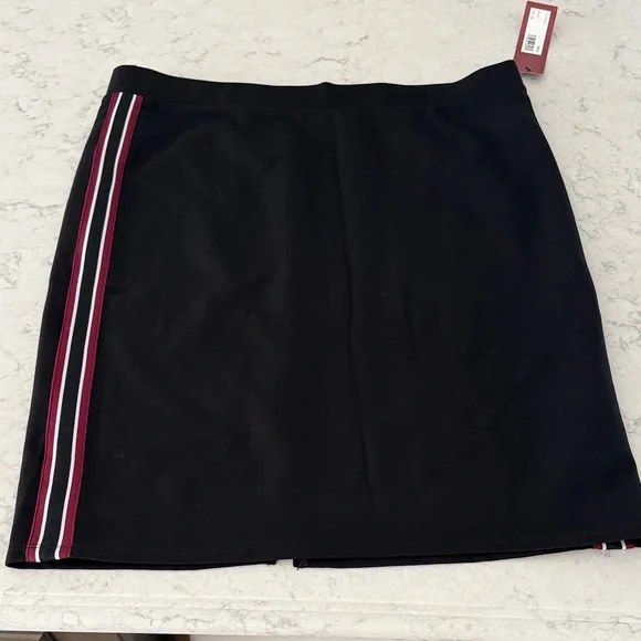 Chic Black Pencil Skirt with Striped Accent - Picture 1 of 4